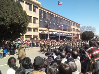 Con menor contingente que años anteriores se desarrolló Parada Militar en Los Ángeles