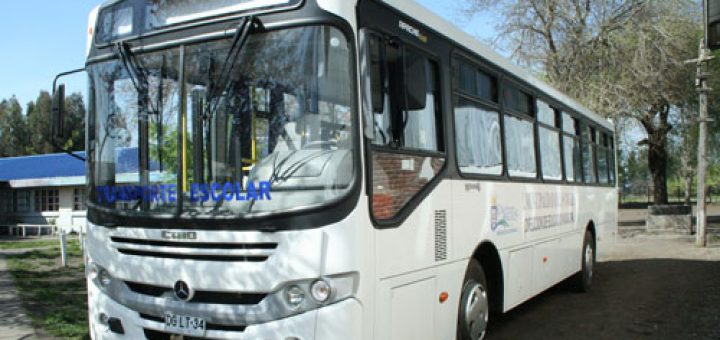 Angelino.cl - Liceo Santa Fe cuenta con moderno bus para traslado de estudiantes, entregado por Municipalidad de Los Ángeles