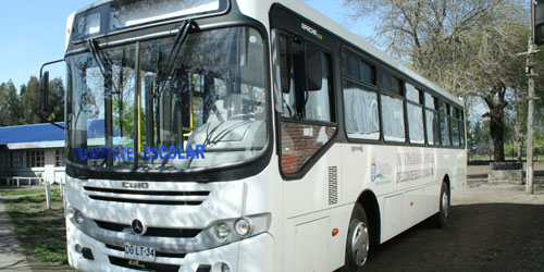 Angelino.cl - Liceo Santa Fe cuenta con moderno bus para traslado de estudiantes, entregado por Municipalidad de Los Ángeles