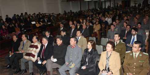 Angelino.cl - más de trescientas personas se reunieron en el Templo Metodistas Pentecostal para orar por nuestro país - Los Ángeles