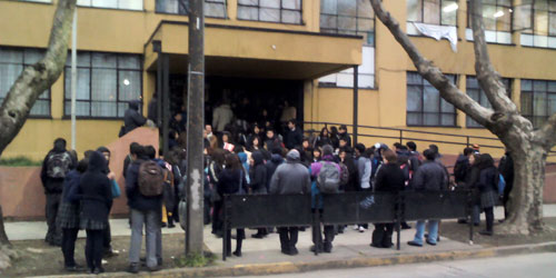 Angelino.cl - Malestar entre alumnos del Liceo Coeducacional A-61 "Santa María de Los Ángeles" por nueva toma del establecimiento