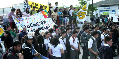 Angelino.cl - Marcha de estudiantes en Los Ángeles, sin incidentes ni detenidos - Septiembre 2011