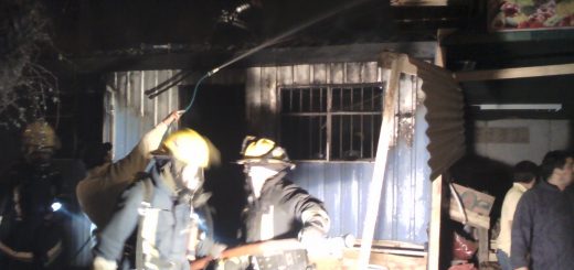 ANGELINO.CL - Incendio dejo casa en Población 2 de septiembre de Los Ángeles completamente consumida por las llamas y a propietaria quemada