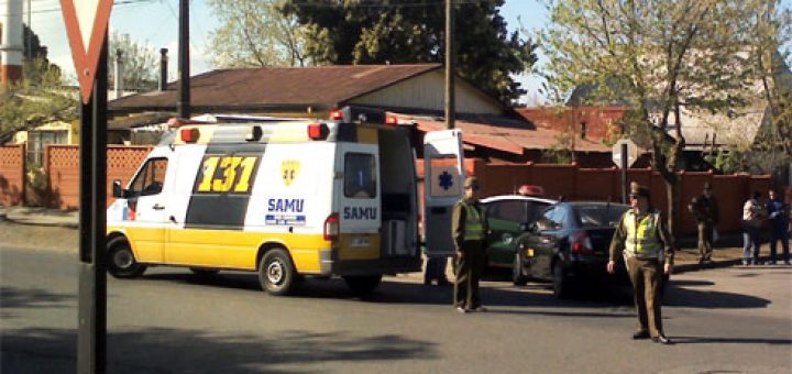 Angelino.cl - Una patrulla de Carabineros fue colisionada por un taxi-colectivo en Los Ángeles