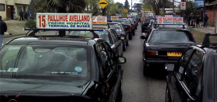 Angelino.cl - Colectiveros paralizan y se toman Avenida Los Carrera cansados de los asaltos en sector Paillihue de Los Ángeles