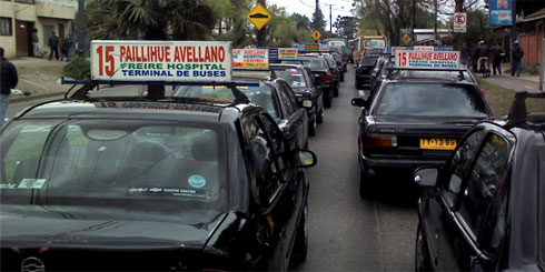 Angelino.cl - Colectiveros paralizan y se toman Avenida Los Carrera cansados de los asaltos en sector Paillihue de Los Ángeles