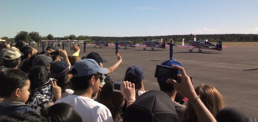 ANGELINO.CL - Miles de personas disfrutaron de la presentación de los Halcones de la FACH en Los Ángeles