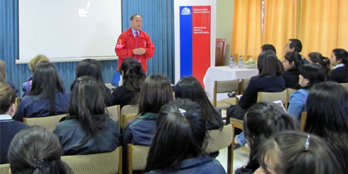 Los Ángeles; Realizan charlas preventivas de drogas y bullying en Liceo Técnico angelino