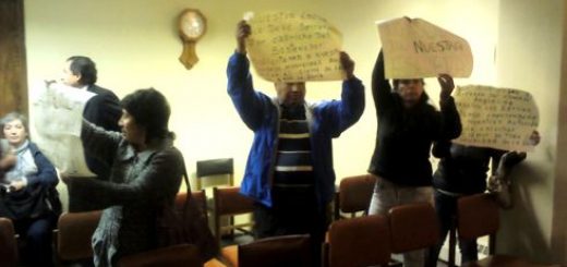 Los Ángeles; Apoderados de escuela rural La Perla protestaron en Concejo Municipal