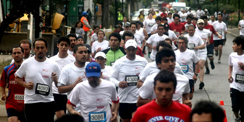 Bajo una llovizna cerca de doscientos corredores participaron del IND Tour en Los Ángeles