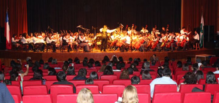 Los Ángeles; Jóvenes se reunieron en Teatro Municipal angelino como parte del II Encuentro de Orquestas.