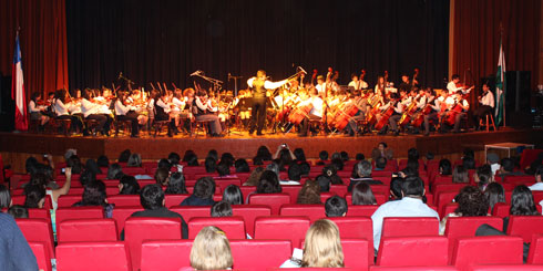 Los Ángeles; Jóvenes se reunieron en Teatro Municipal angelino como parte del II Encuentro de Orquestas.
