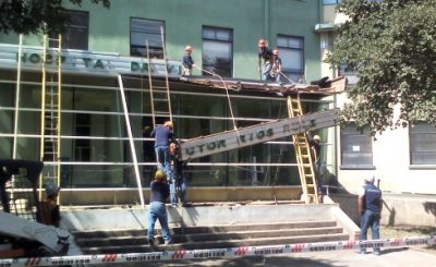 Concejala Teresa Stark denunció que demolición del hospital antiguo se realiza con pacientes en su interior