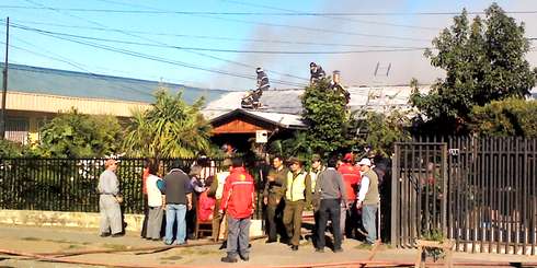 Incendio de casa habitación en calle Blanco Encalada de Los Ángeles deja a una persona fallecida y otra lesionada