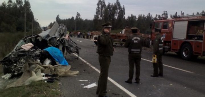 Un muerto y un herido deja violenta colisión frontal entre automóvil y camión en ruta a Nacimiento