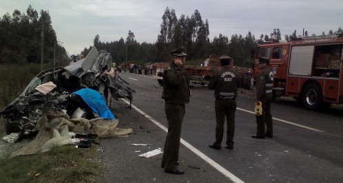 Un muerto y un herido deja violenta colisión frontal entre automóvil y camión en ruta a Nacimiento