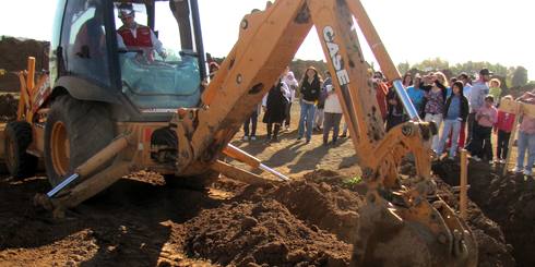 Autoridades recorrieron el terreno donde se encuentran las maquinarias trabajando desde febrero del presente año