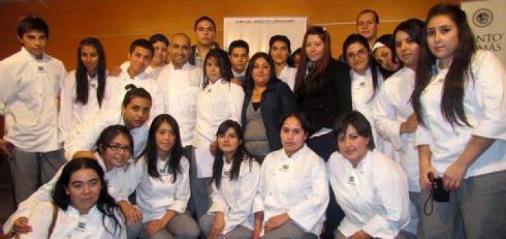 Chef Tomás Olivera dictó conferencia a estudiantes de cocina de Los Ángeles