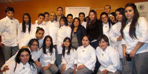 Chef Tomás Olivera dictó conferencia a estudiantes de cocina de Los Ángeles