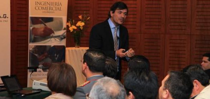 En Los Ángeles, Franco Parisi deleitó a sus asistentes con charla sobre coyuntura económica