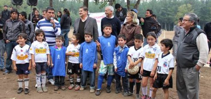 Inauguración de nueva cancha de fútbol del Club Deportivo “Hillapu”, en el sector La Mona