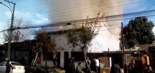 Incendio afectó durante esta jornada a dos inmuebles de calle Freire en Los Ángeles