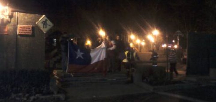 Durante esta noche comenzaron a retirar el cierre de Plaza de Armas de Los Ángeles