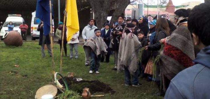 Con rogativa en las afueras del Hospital Base de Los Ángeles Pehuenches celebran We Tripantu