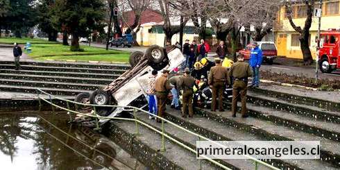 1 de Julio; Colisión y posterior volcamiento se produjo en Avda. Ricardo Vicuña de Los Ángeles