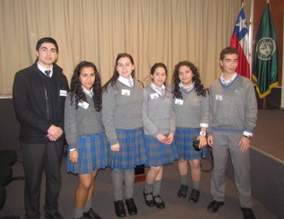 debido a la no presentación del Liceo Carlos Condell, el equipo del Colegio Laico de Angol debió avanzar de forma automática a la segunda ronda. debido a la no presentación del Liceo Carlos Condell, el equipo del Colegio Laico de Angol debió avanzar de forma automática a la segunda ronda.