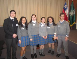 debido a la no presentación del Liceo Carlos Condell, el equipo del Colegio Laico de Angol debió avanzar de forma automática a la segunda ronda.