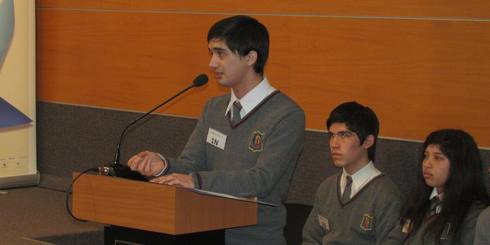 TORNEO DEBATES SANTO TOMÁS: Colegio La Fuente y Liceo Comercial ganan y clasifican a segunda ronda