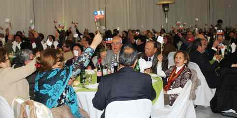 Adultos mayores de Los Ángeles se reunieron para participar de la fiesta denominada "pasando agosto" Adultos mayores de Los Ángeles se reunieron para participar de la fiesta denominada "pasando agosto"