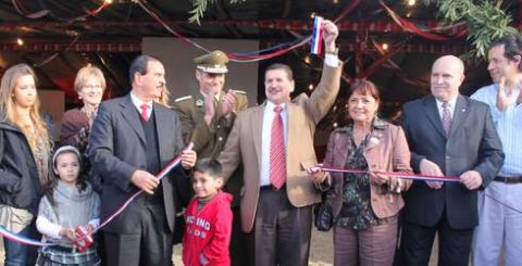 Los Ángeles; Autoridades dieron muestra de chilenidad bailando el correspondiente pie de cueca, frente a la ramada oficial “El Roto Chileno”,