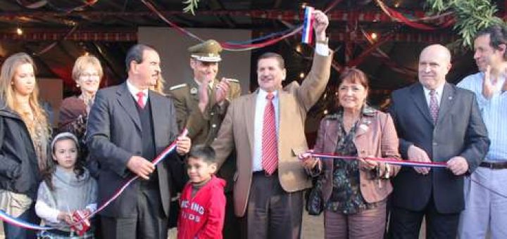 Los Ángeles; Autoridades dieron muestra de chilenidad bailando el correspondiente pie de cueca, frente a la ramada oficial “El Roto Chileno”,