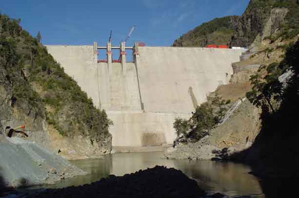 Expertos de Obras Públicas  inspeccionaran supuestas fisuras de la represa Ralco