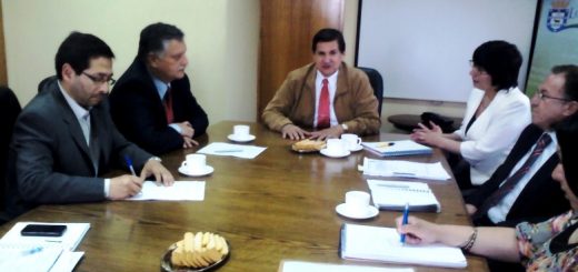 En el salón de reuniones de alcaldía se efectuó esta reunión entre el alcalde saliente y el electo de Los Ángeles