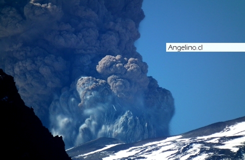 proceso aparentemente eruptivo que esta mostrando el Vólcan Copahue en la comuna de Alto Bío-Bío