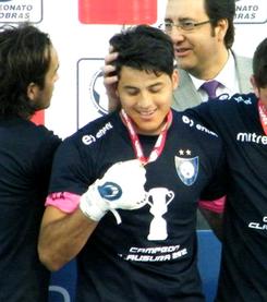 Nery Veloso recibe medalla Campeón Torneo Clausura 2012