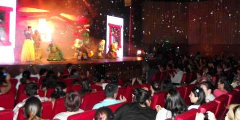 Con una gran puesta en escena, pero no exento de polémica, se presentó obra musical Blancanieves en Teatro Municipal