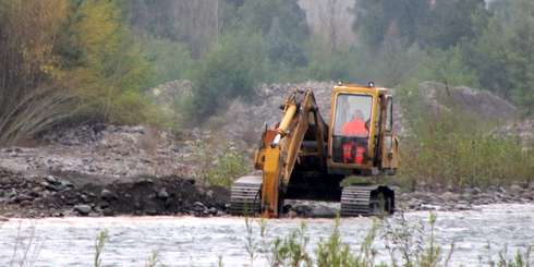 Continúa la extracción ilegal de áridos en el río Duqueco según han denunciado vecinos del sector Llano Blanco
