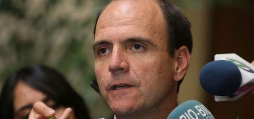 En Renovación Nacional buscarán revertir decisión de Monckeberg de no ir como candidato a senador por octava cordillera