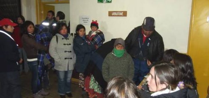 Primeras familias evacuadas del Volcán Copahue llegan a los albergues