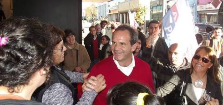 Visita de precandidato presidencial Andrés Allamand no dio claridad en cupos senatoriales de la zona