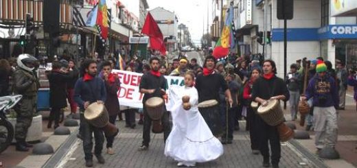 Marchan en apoyo de familia pewenche que arriesga desalojo