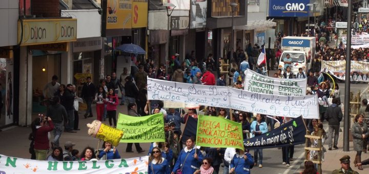 Masiva Marcha y miles de alumnos sin clases marcan huelga de Fundación Juan XXIII e Integra