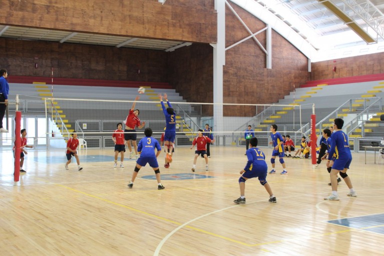 Este martes comenzó a ser utilizado el Polideportivo en torneo de Voleibol