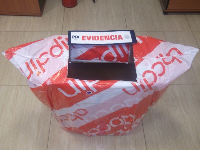 Sujeto utilizaba "caja biónica" para sustraer casacas de marca desde tienda de Mall