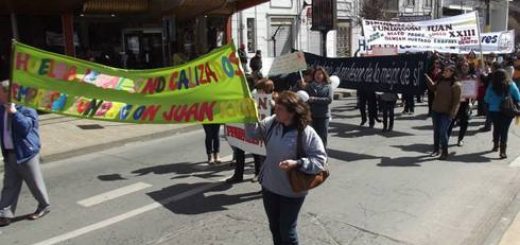 Masiva marcha de trabajadores de Fundación Juan XXIII