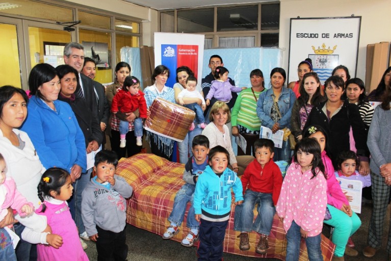 Gobierno provincial entrega camas a 40 familias